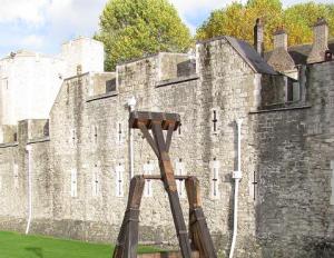 Средневековая крепость лондонский тауэр